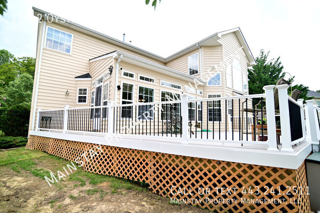 Building Photo - Immaculate 5 Bedroom SFH W/ Private Deck &...