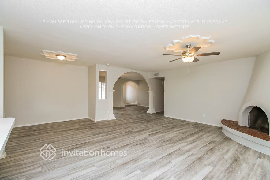 Building Photo - 2343 E Loma Vista Dr