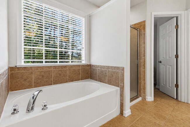 Building Photo - 105 Finchley Dr