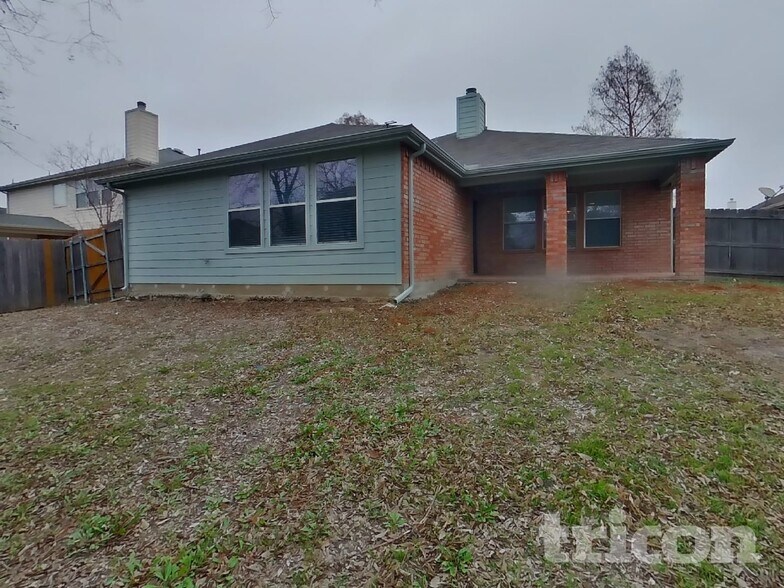 Building Photo - 143 Redbud Dr