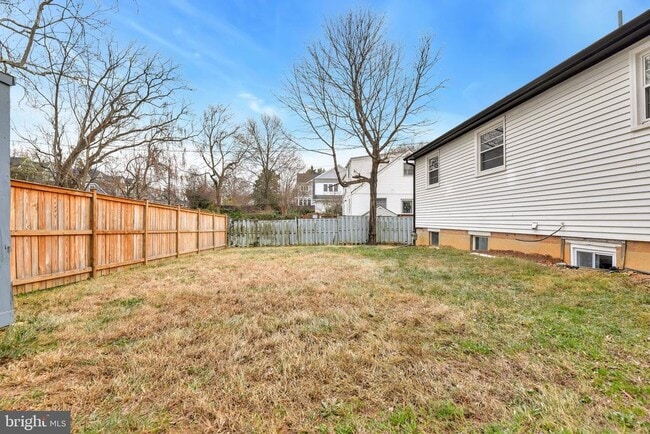 Building Photo - 617 N Wakefield St