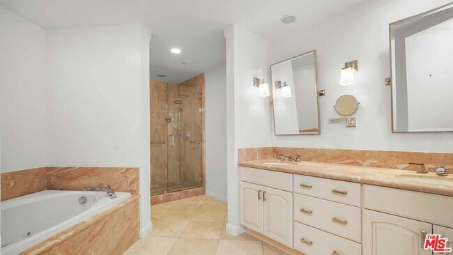 Building Photo - 10724 Wilshire Blvd