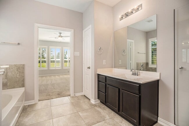 Building Photo - 2502 Bay Hill Dr