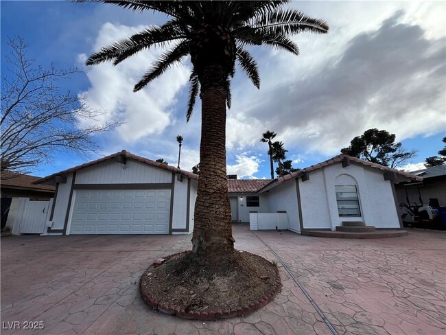 Primary Photo - 6191 Bullion Blvd