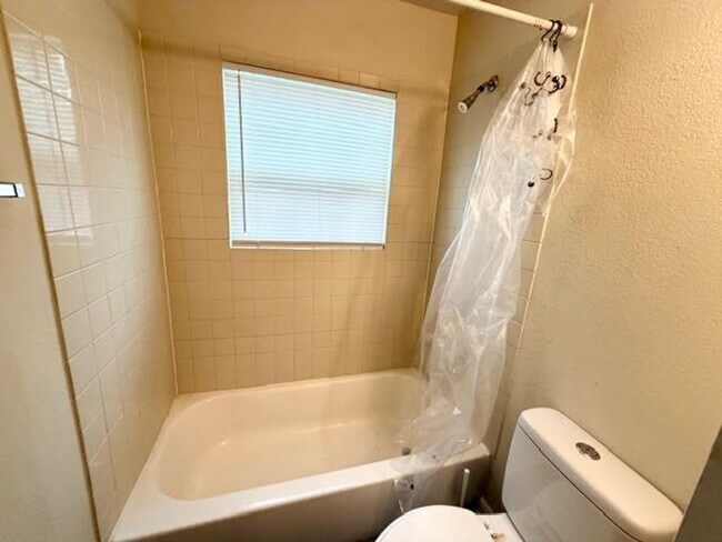 Building Photo - La Clede Properties