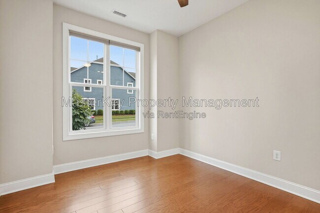 Building Photo - 583 Rowanwood Wy