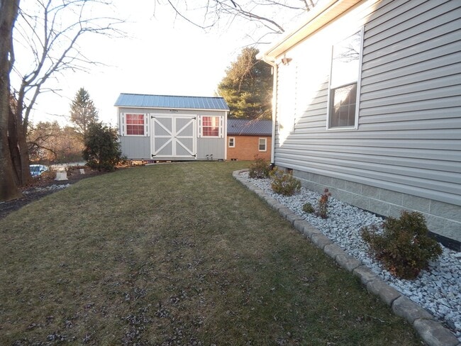 Building Photo - 180 Economy St