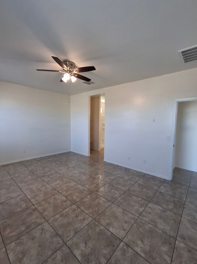 Building Photo - 3560 N Mia Ln