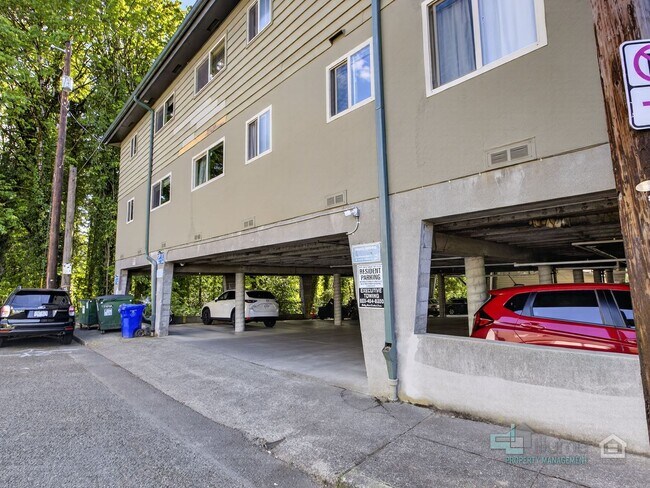 Building Photo - 1 Bedroom Condo Near OHSU + Parking