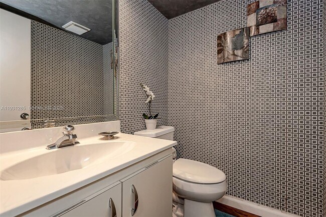 Building Photo - 625 Oaks Dr