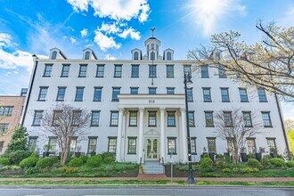 Building Photo - Stunning Partly Furnished Studio in Old Town Alexandria