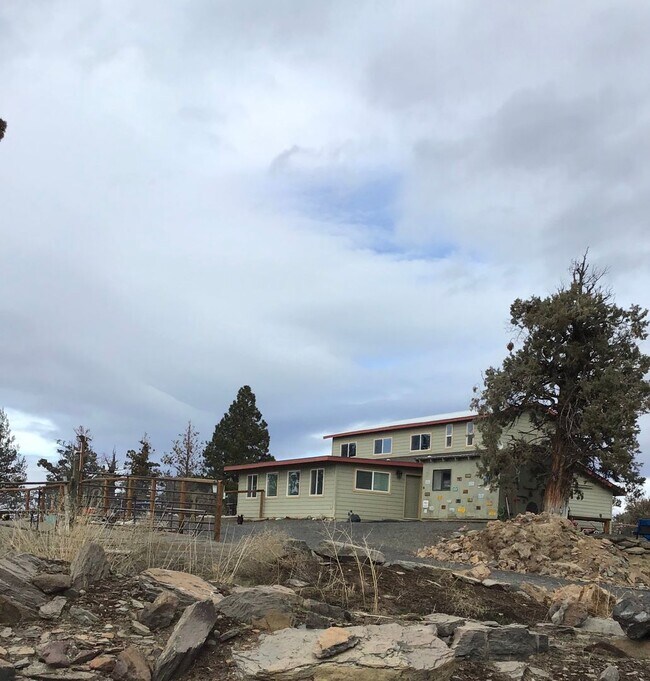 Building Photo - For Rent: Fully Furnished Barndominium downstairs unit 1 bedroom 1 bath on a Tumalo Ranch