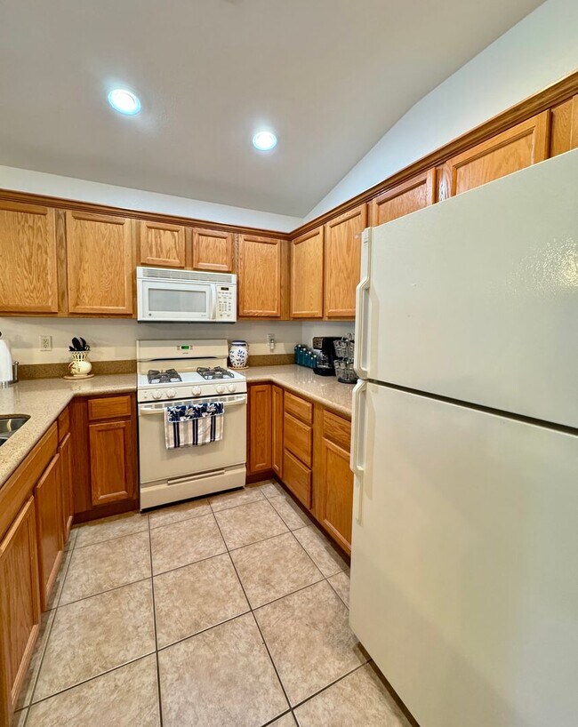 Building Photo - FOX CREEK Cul De Sac Home with Garage