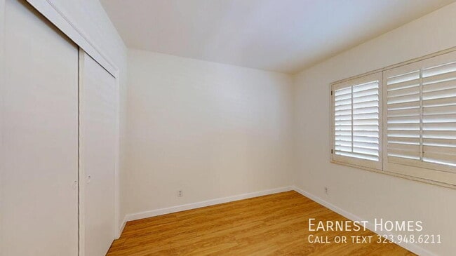 Building Photo - 4121 Hayvenhurst Dr