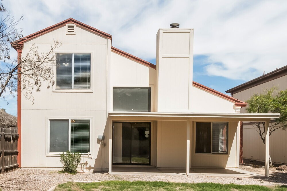 Building Photo - 841 E Manor Dr