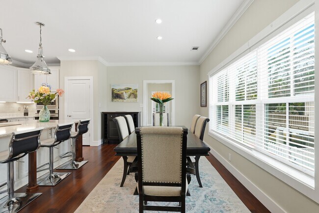 Building Photo - Prime Coastal Location!