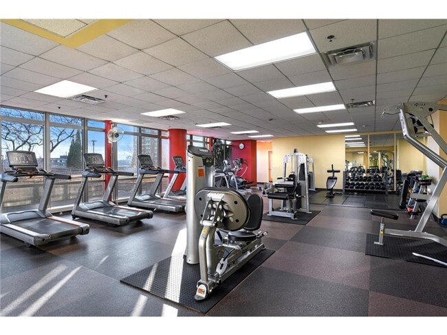 Building Photo - 929 Portland Ave