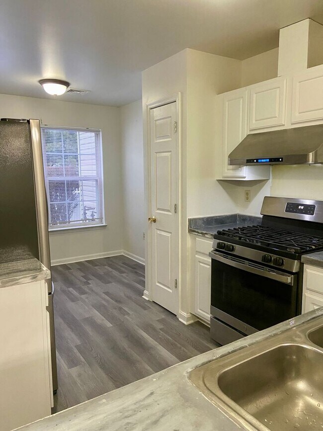 Building Photo - 6437 Terrace Ct