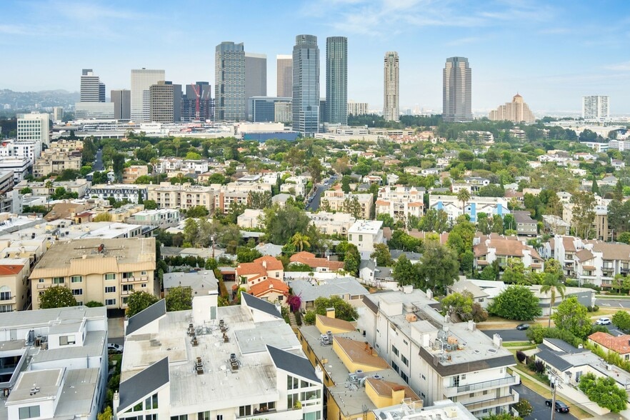 Building Photo - Holmby Apartments