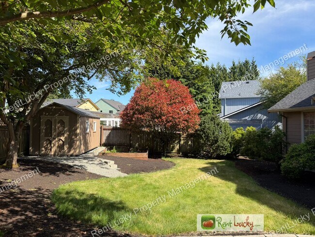 Building Photo - GORGEOUS 3 Bedroom Home in NE Tacoma! Spacious Yard, Beautiful Kitchen, and More!