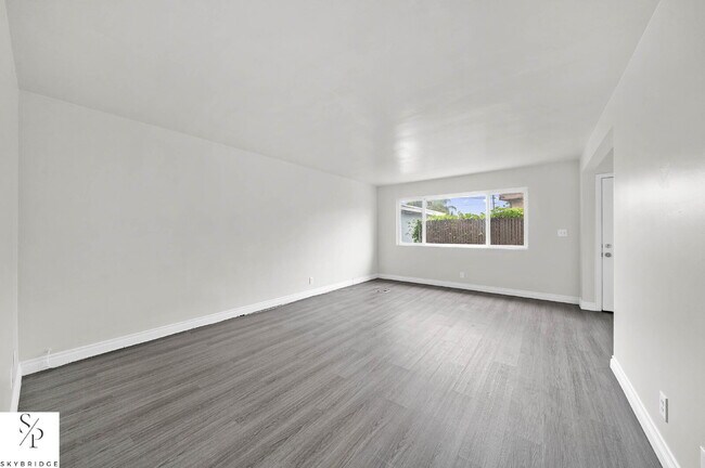 Building Photo - "Charming 2-Bed Sanctuary in the Heart of Downey – Your Ideal Urban Retreat Awaits!"