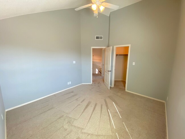 Building Photo - East El Paso 4bed3bath Refrig A/C with out...