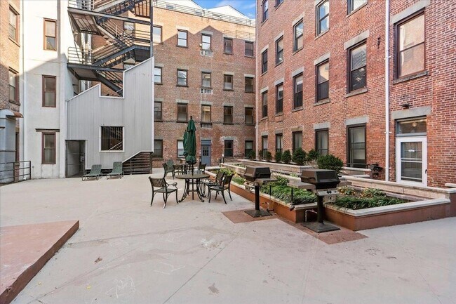 Building Photo - 187 Wayne St