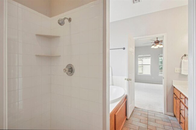 Building Photo - 613 Vickery Ave