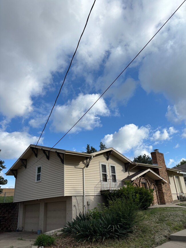 Building Photo - 3605 S 112th St