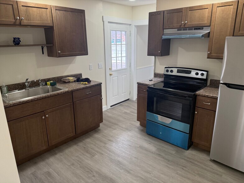 new kitchen - 4 Hopson Ave