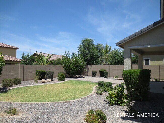 Building Photo - 890 E Doral Ct