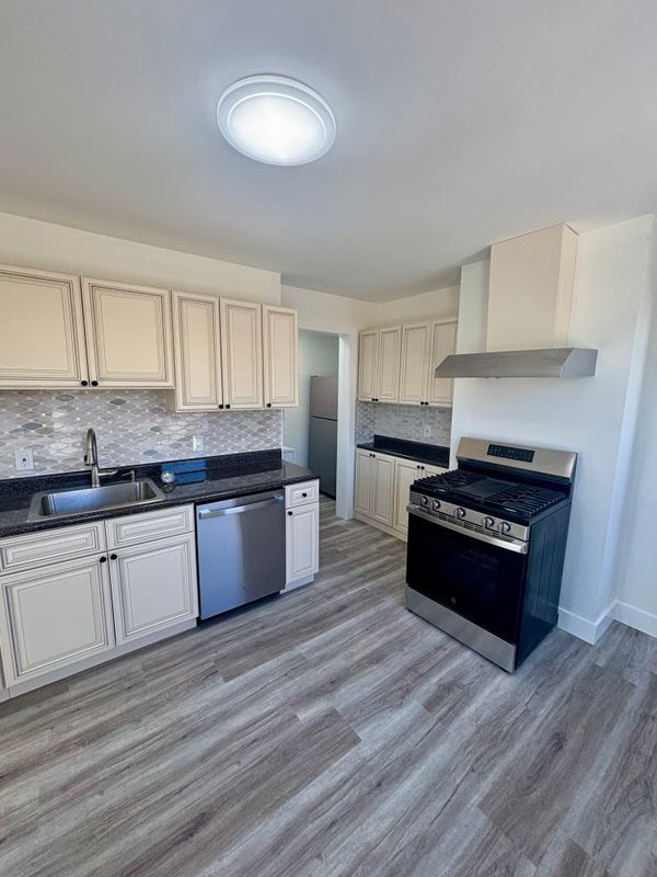 Building Photo - 7 Franklin Ave