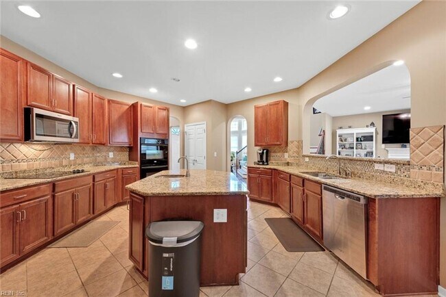 Building Photo - 101 Yacht Ct