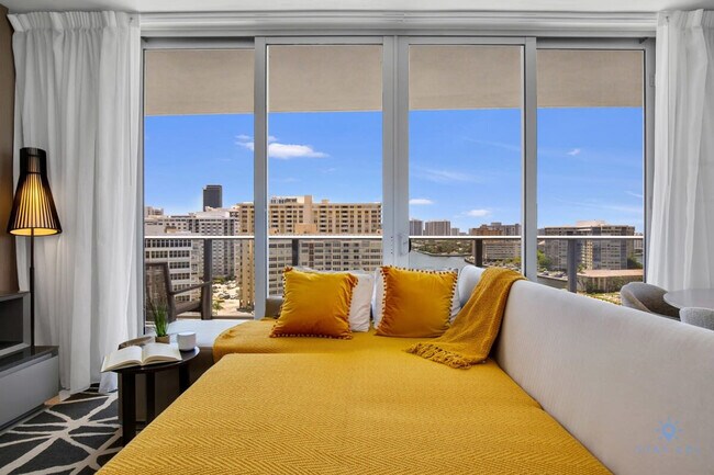 Building Photo - 4010 S Ocean Dr