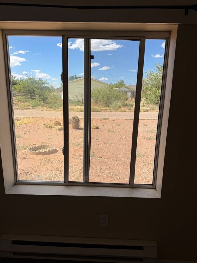 Building Photo - Living in La Luz