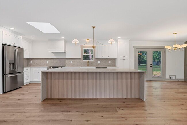 Building Photo - 460 Hilltop Trail