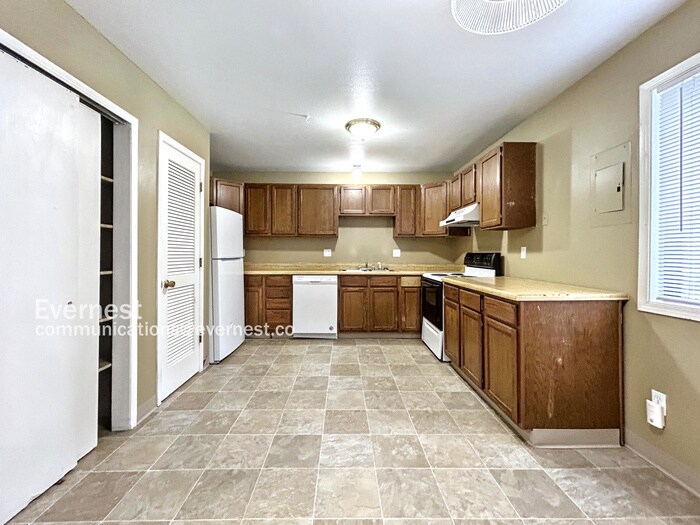 Building Photo - 1185 Mazatlan Cir