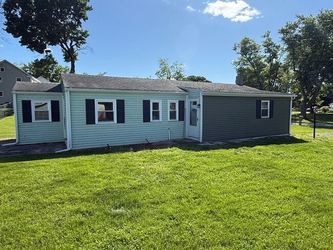 Building Photo - Nice two bedroom house in Shippesnburg
