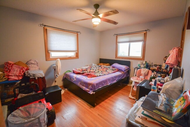 Building Photo - 3bed 2bath Available For Rent in Easy Access Area!