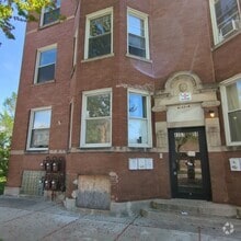 Building Photo - 3 Bedroom Unit Available