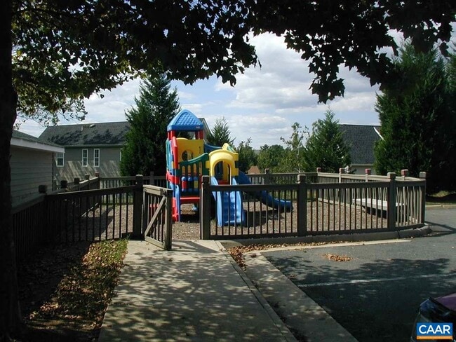 Building Photo - 136 Goldenrod Ct