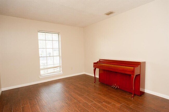 Building Photo - 10606 Kirkhall Dr