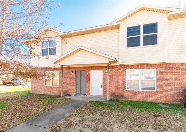 Primary Photo - 210 Meadow Ct