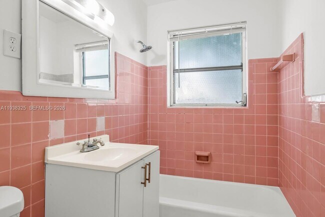 Building Photo - 501 NE 82nd Terrace