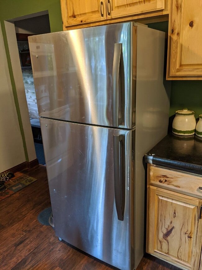 Building Photo - Amazing 4 Bedroom 2 Bathroom House with Garage!