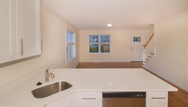 Building Photo - 5 W Chapel St