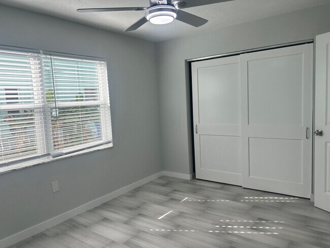 Building Photo - Renovated Treasure Island 1BR Condo - Steps to the Beach!