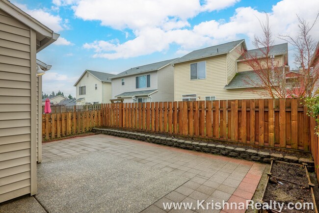 Building Photo - Charming **UPDATED** 3 BD* 2.5 BA* Single ...