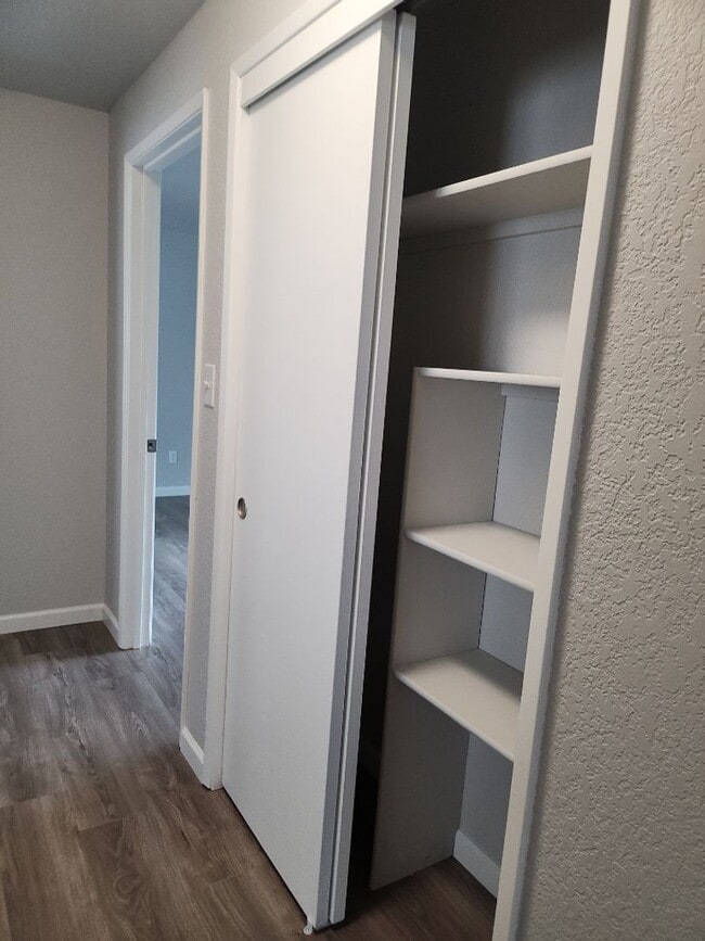 Building Photo - Modern 3 Bedroom Home with Spacious Backyard