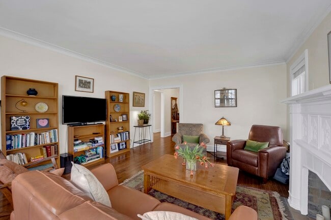 Building Photo - 554 Sheridan Square